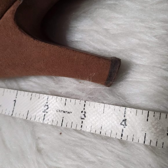 The Demi - Biscotti Suede – Margaux Vintage 1940s Vogue Original Mademoiselle Shoes, Round Toe, Tan Suede, 5